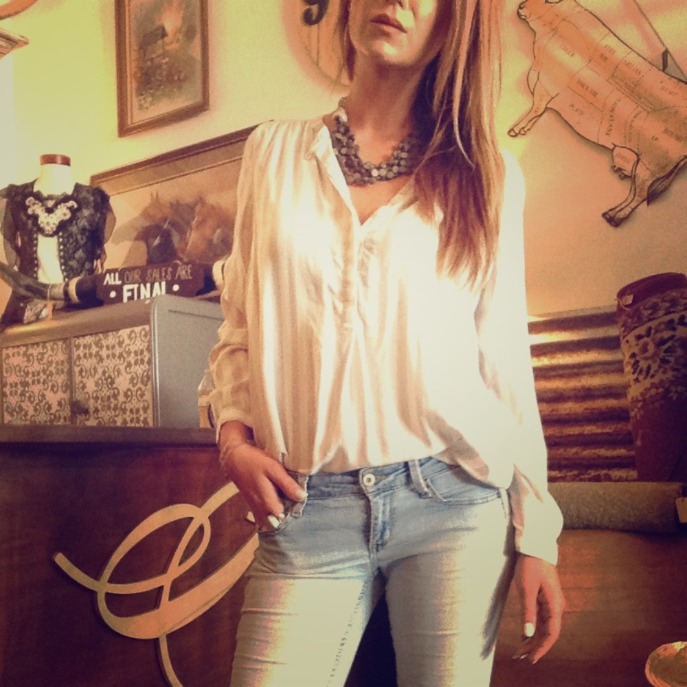 Ann Taylor LOFT button long sleeve blouse